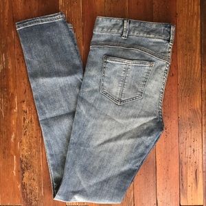 Women’s light washed free people jeans